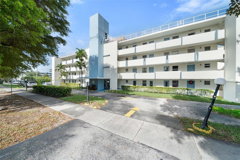 1701 NE 191st St unit A212, Miami, FL 33179 - photo 1