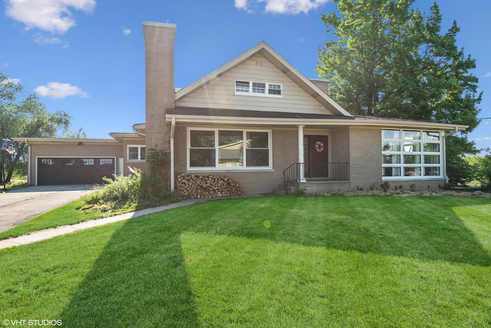 01_969BainbridgeCenterRd_57_FrontView_Hi