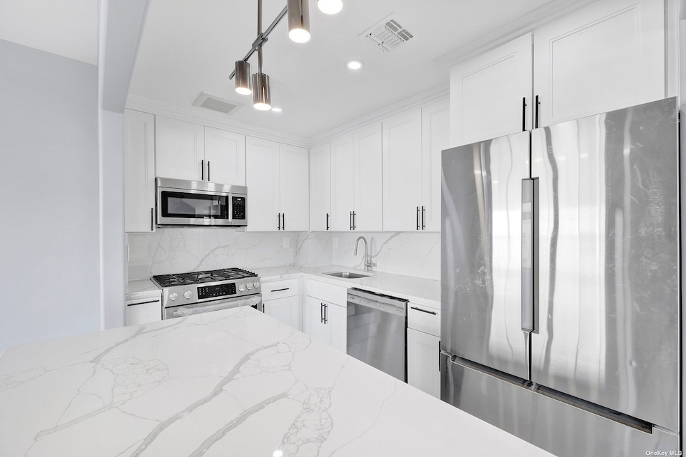 76-18 Aquatic Dr Unit 89  