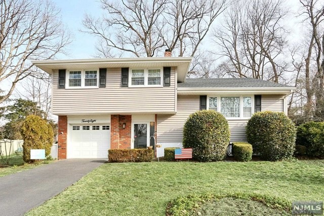 28 Bussell Ct, Dumont, NJ 07628 - photo 1