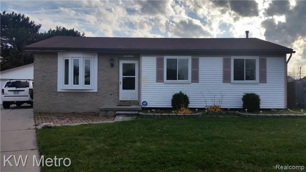 25505 Lehner Ct, Roseville, MI 48066 - photo 1