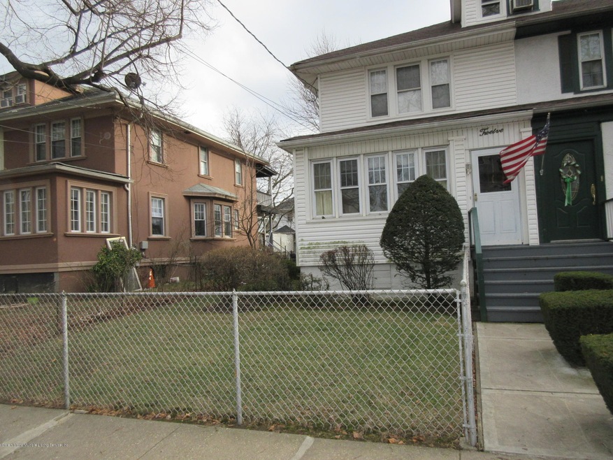 12 Howard Ct, Staten Island, NY 10310 - photo 1