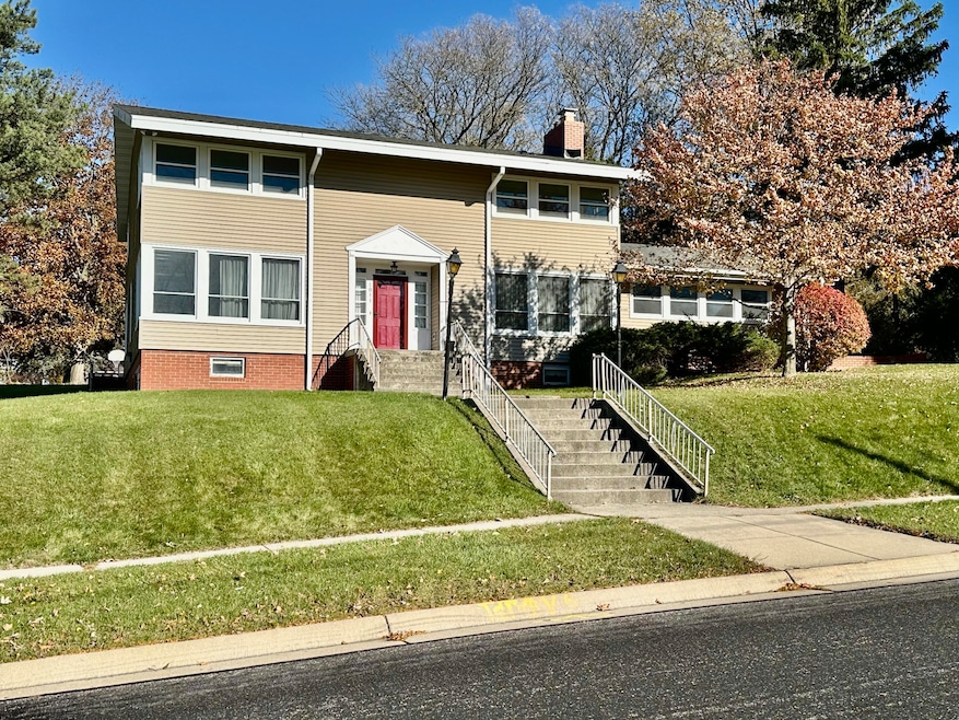 1011 Richards Ave, Watertown, WI 53094 - photo 1