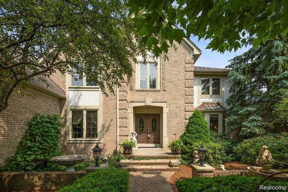 3685 Edinborough Dr, Rochester Hills, MI 48306 - photo 1