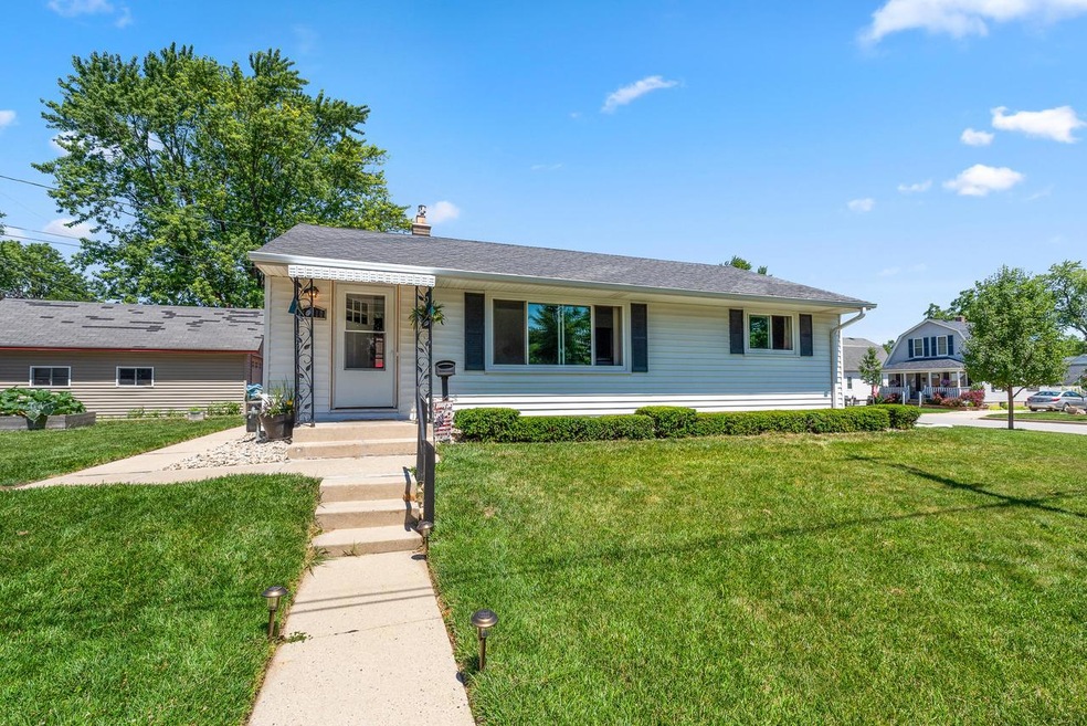 12710 W Courtland Ave, Butler, WI 53007 - photo 1