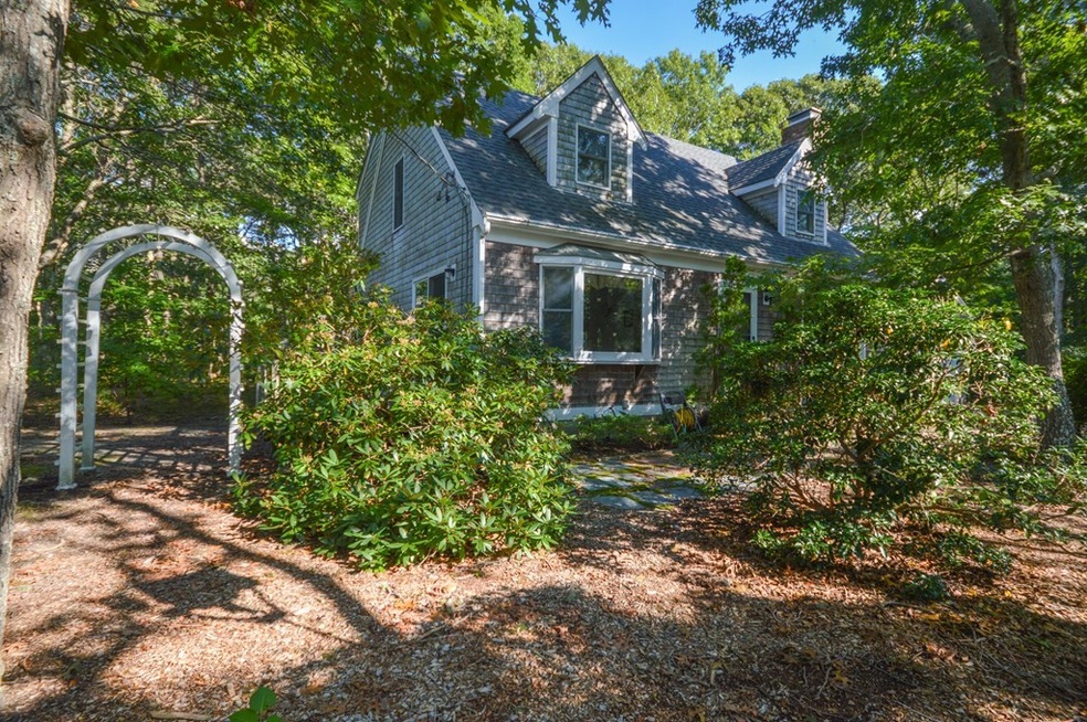 28 N Bournes Pond Rd, Falmouth, MA 02536 - photo 1