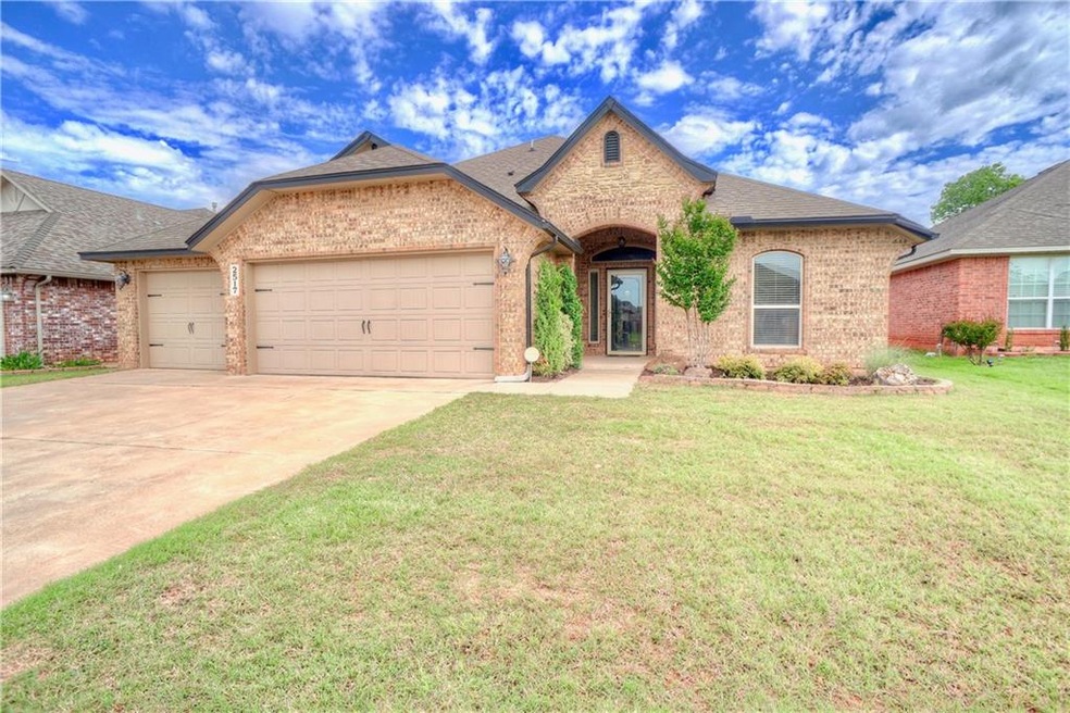 2517 SE 8th St, Moore, OK 73160 - photo 1