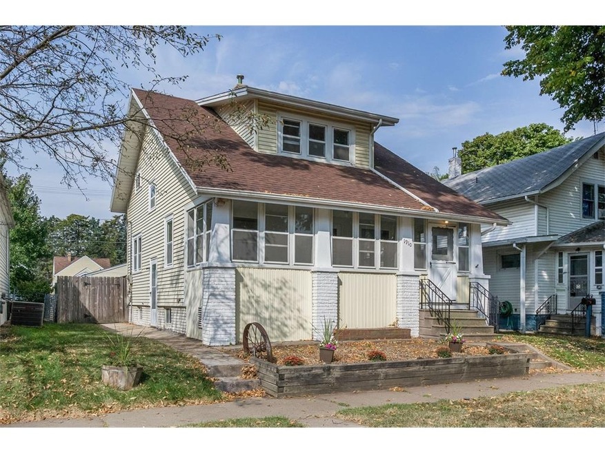 1910 K St SW, Cedar Rapids, IA 52404 - photo 1