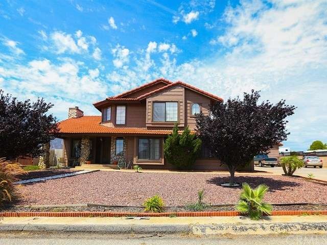 Front of home with zero scape landscaping
