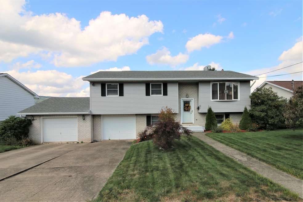 81 W Palm St, Olyphant, PA 18447 - photo 1