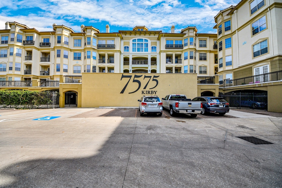 7575 Kirby Dr unit 3403, Houston, TX 77030 - photo 1
