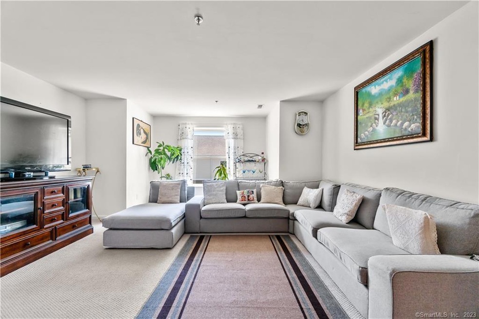 Bright and spacious Living Room