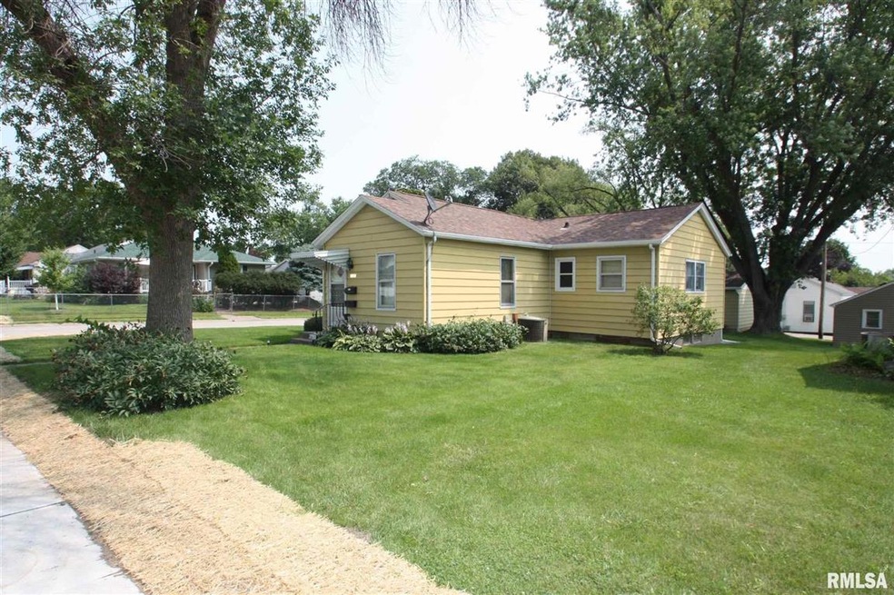 3625 N Fillmore St, Davenport, IA 52806 - photo 1