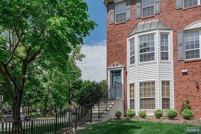 1293 Hibiscus Ct, Mahwah, NJ 07430 - photo 1