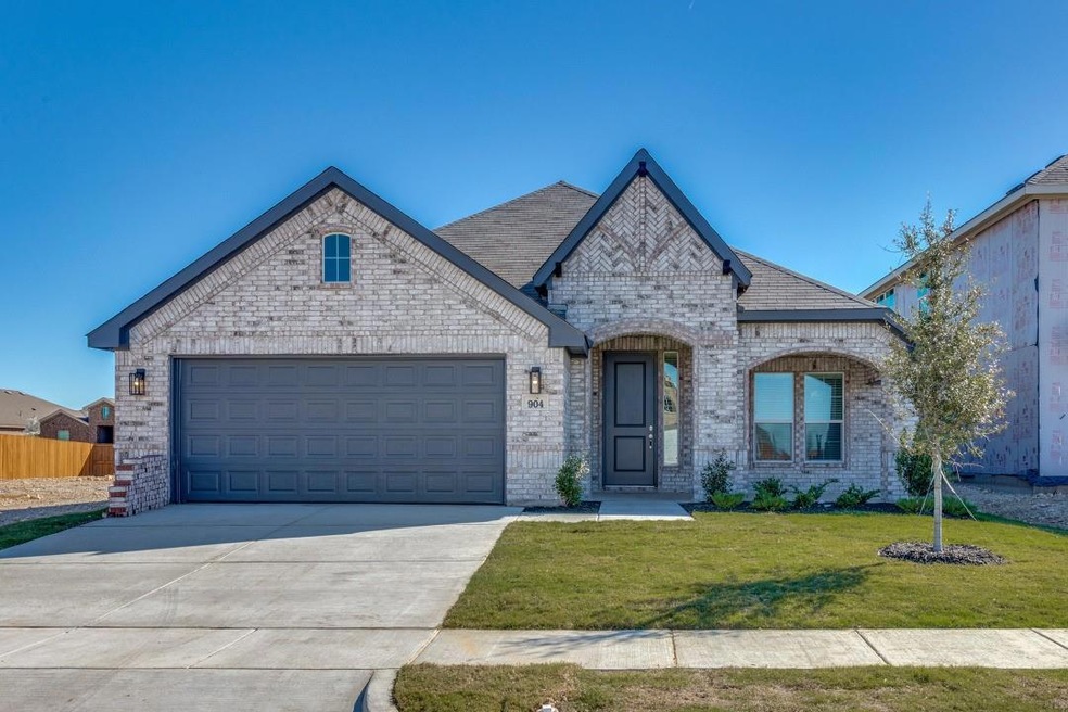 904 Madeline Ln, Cleburne, TX 76033 - photo 1