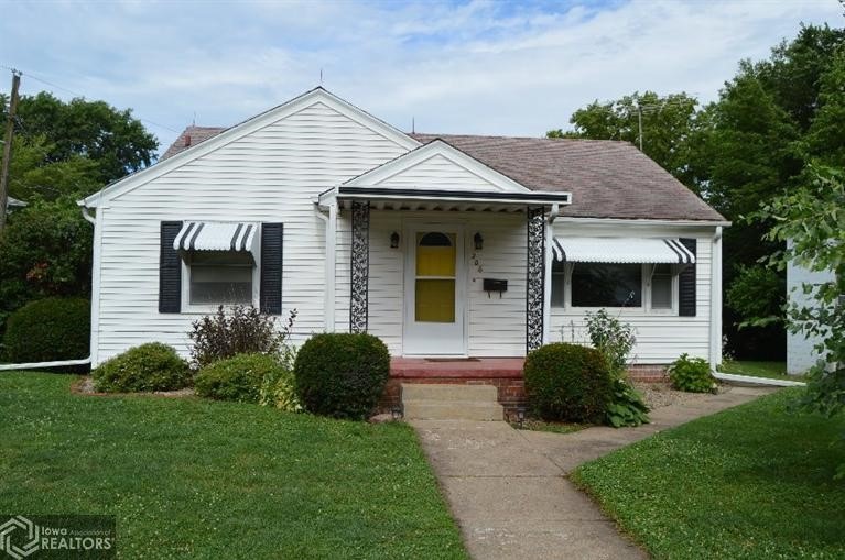 208 S Broad St, Shenandoah, IA 51601 - photo 1