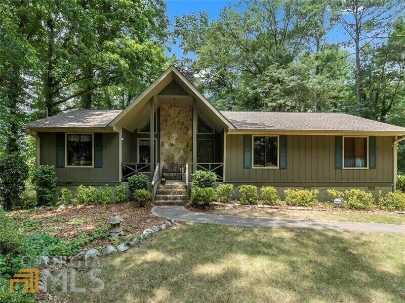 Lakefront ranch home.