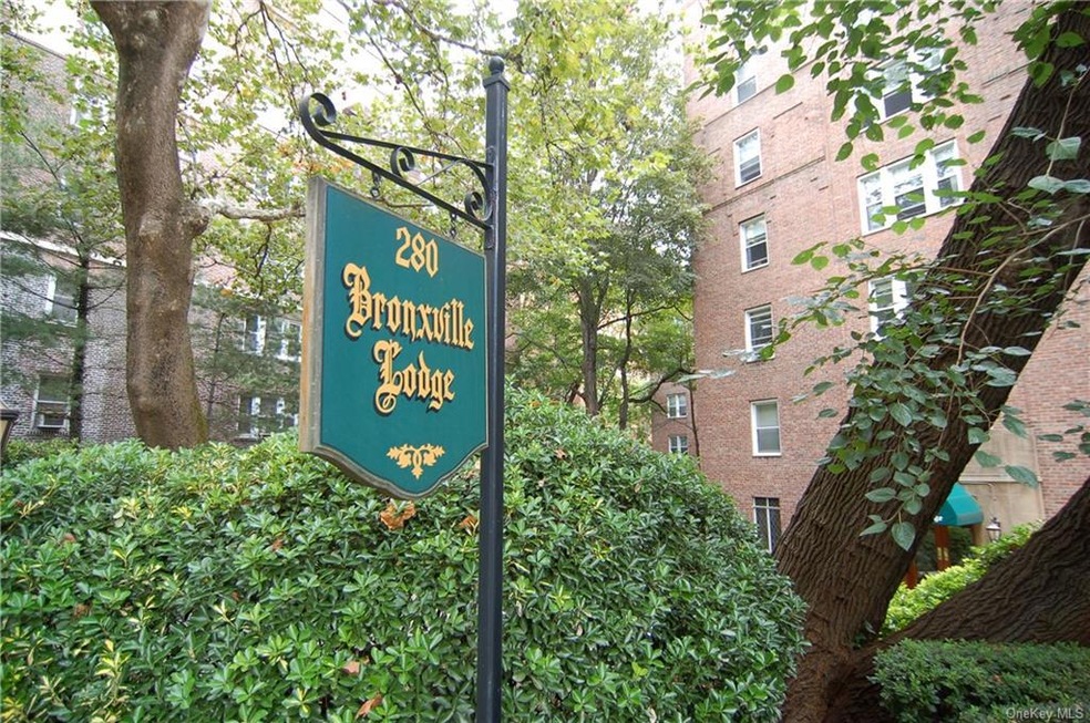 Bronxville Lodge unit 8M, Bronxville, NY 10708 - photo 1