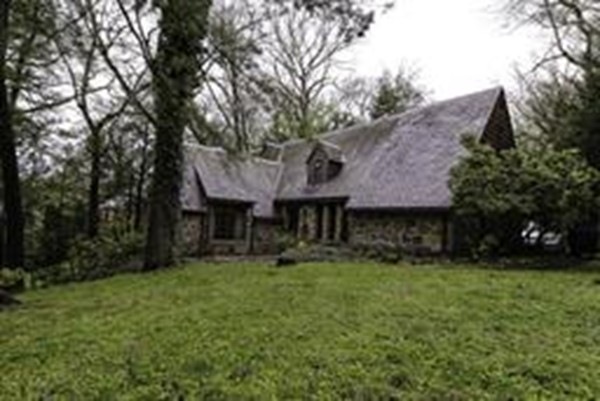 101 Devonshire Rd, Waban, MA 02468 - photo 1