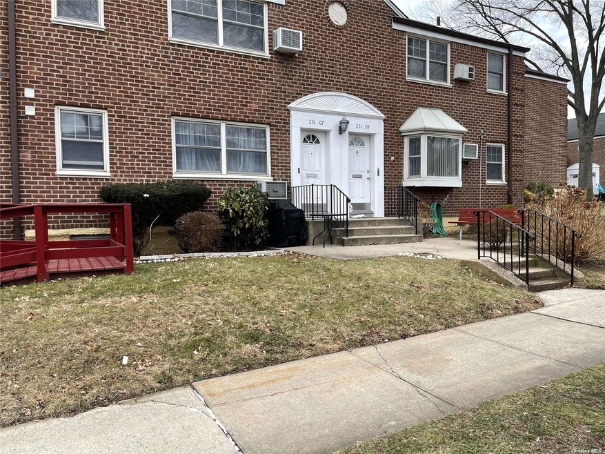 25107 60th Ave unit 89, Little Neck, NY 11362 - photo 1