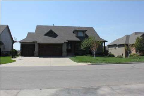 Front view of this awesome house