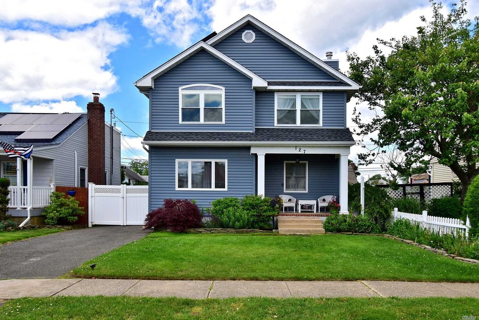 127 Deauville Pkwy, Lindenhurst, NY 11757 - photo 1