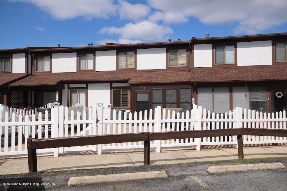 203 Parkview Loop
