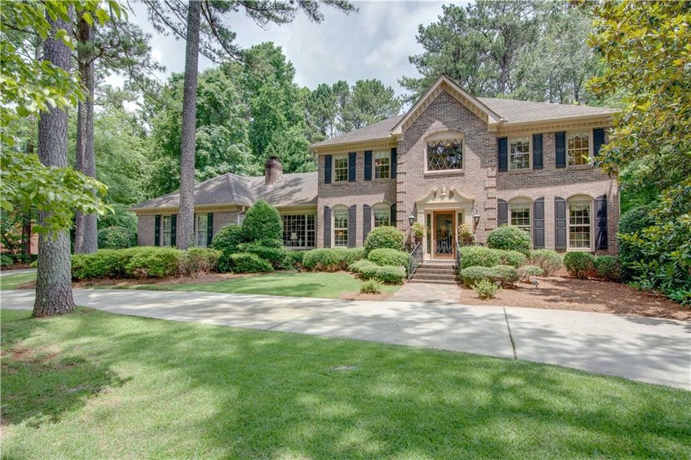 Exterior Front all brick home with circular drivew