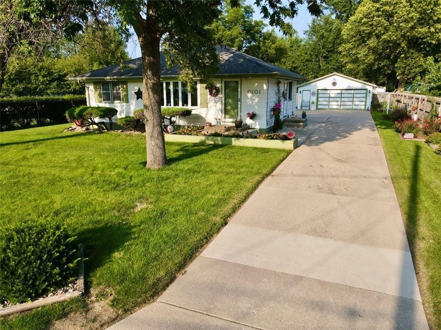 6101 SW 2nd St, Des Moines, IA 50315 - photo 1