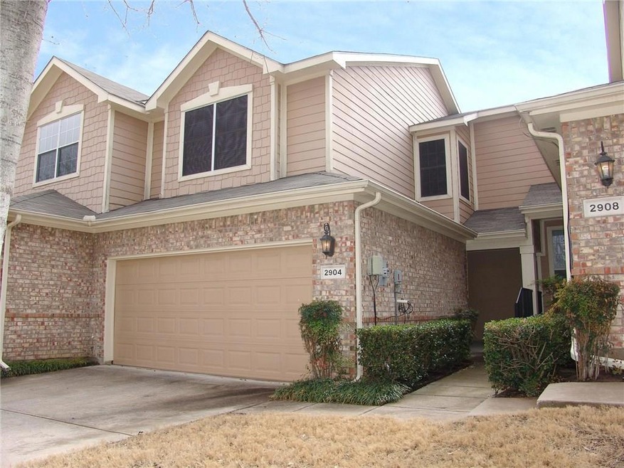Townhome with 2 Bedrooms and a lot up sharing one 