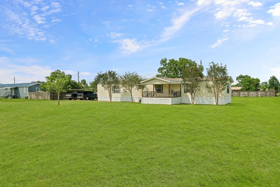 10407 Harry Dr, Needville, TX 77461 - photo 1