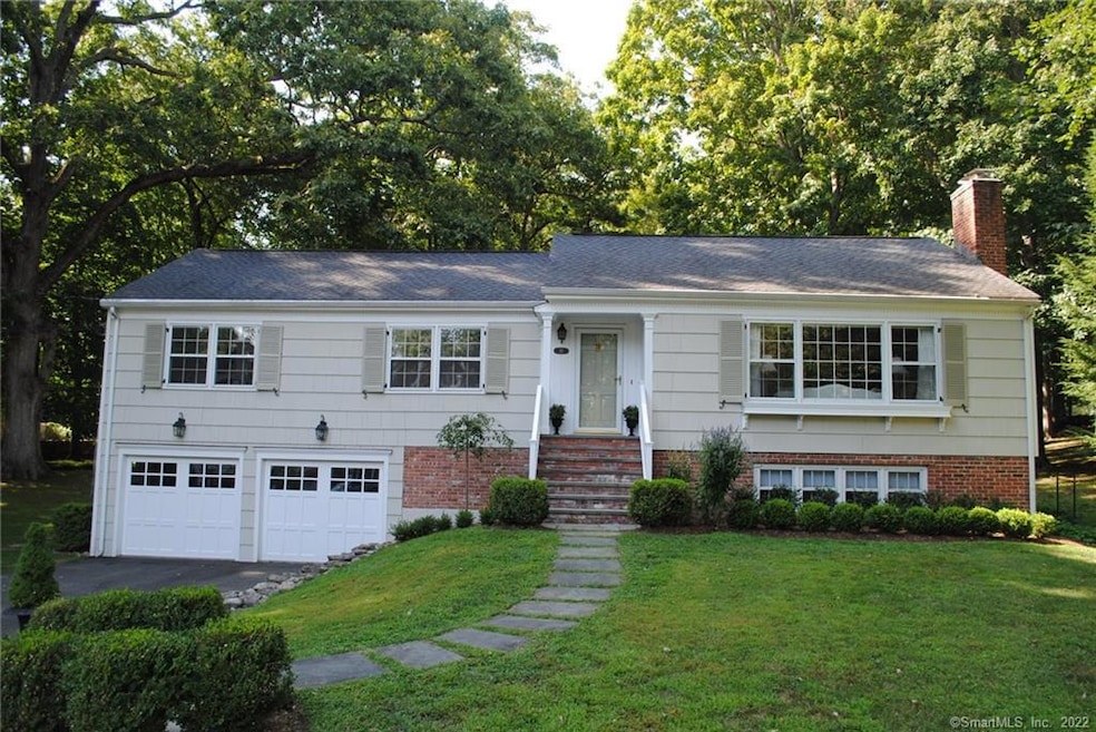 10 Ambler Rd W, Westport, CT 06880 - photo 1