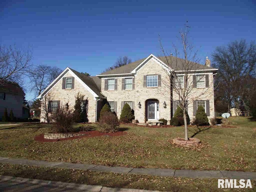 2512 E 40th St, Davenport, IA 52807 - photo 1