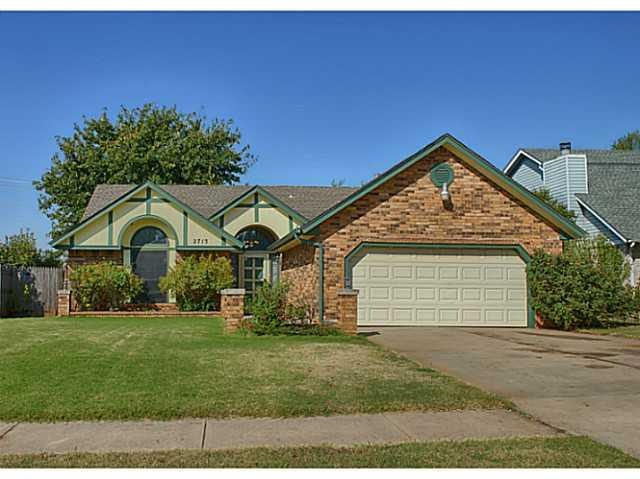 2713 Amber St, Moore, OK 73160 - photo 1