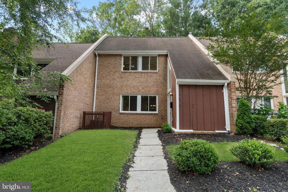 1476 Greenmont Ct, Reston, VA 20190 - photo 1