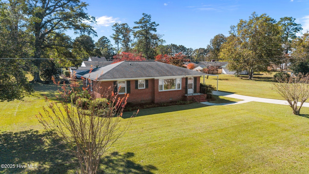 405 Pollock St, Pollocksville, NC 28573 - photo 1