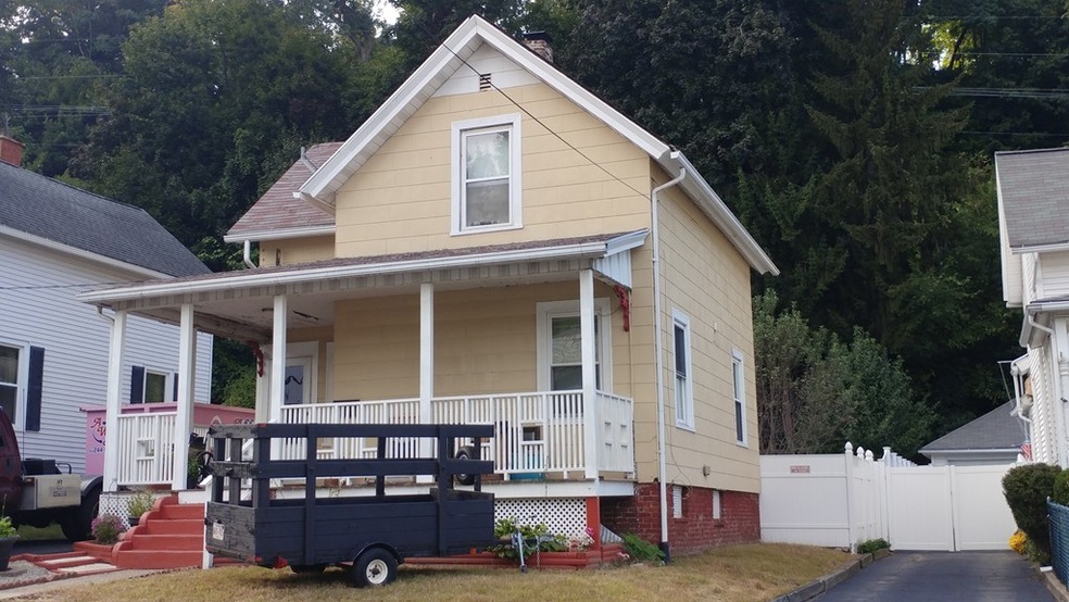 31 Temple St, Holyoke, MA 01040 - photo 1