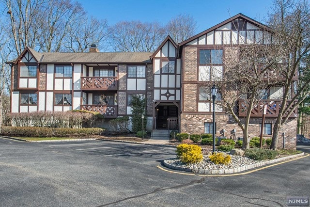 1009 Thoreau Ct, Mahwah, NJ 07430 - photo 1