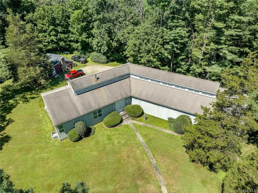 64 Pound Ridge Rd, Pound Ridge, NY 10576 - photo 1