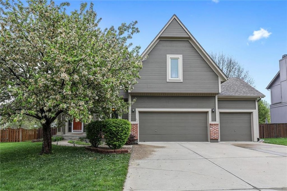 5417 Hilltop Dr, Shawnee, KS 66226 - photo 1