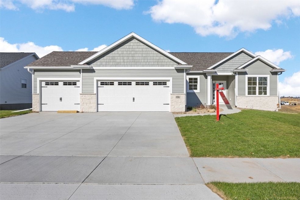 226 Mccarran Ave NE, Cedar Rapids, IA 52302 - photo 1