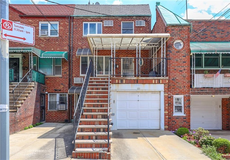 Pending $1,100,000 • Co-Listing Agent