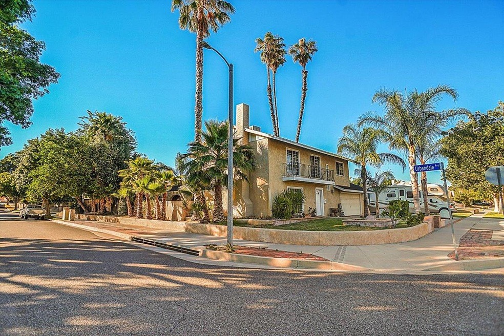 01-Corner Pool Home with Large Back I