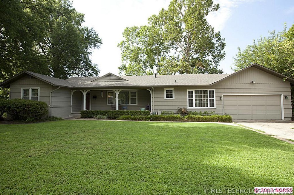 Charming Midtown Bungalow w/Open Floor Plan, hardw