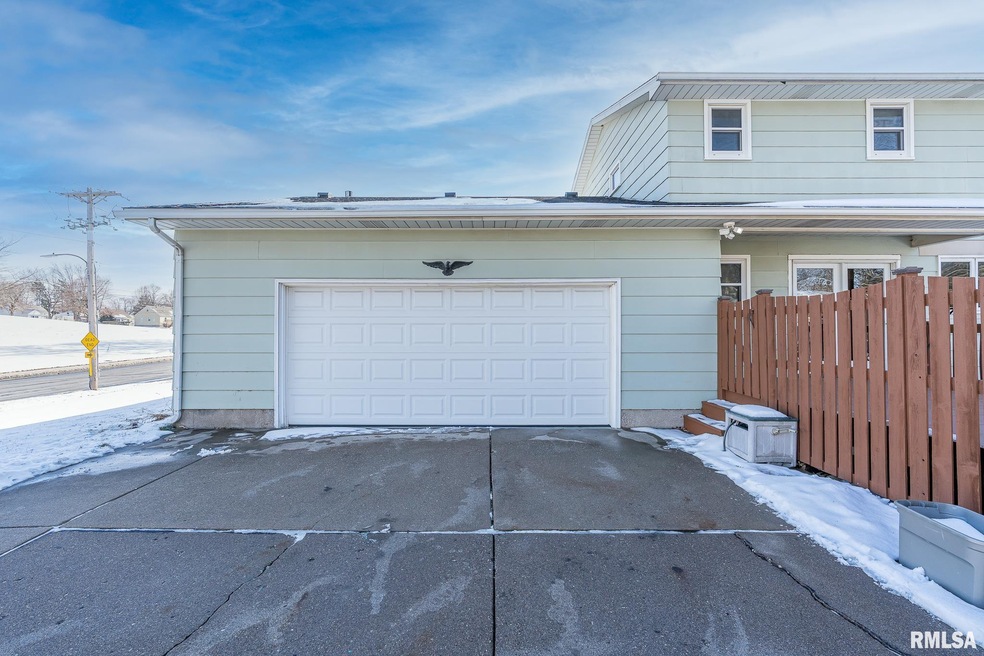 1306 Columbia Ct, Davenport, IA 52804 - photo 1