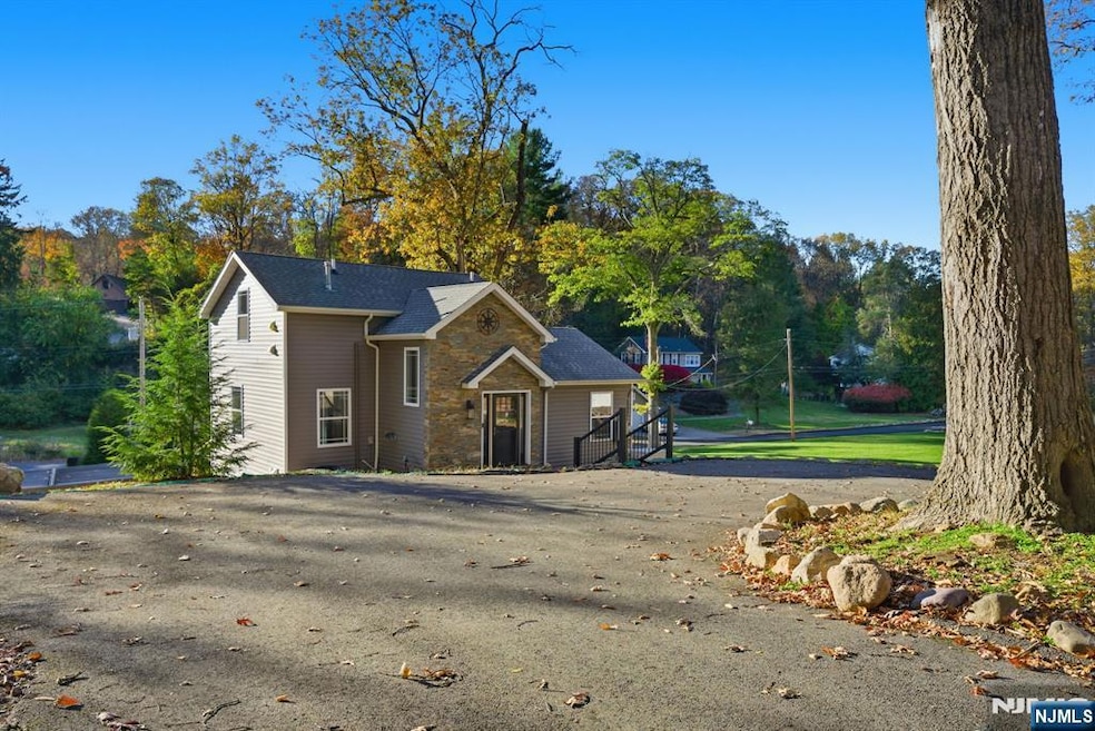 114 Townsend Rd, Wanaque, NJ 07465 - photo 1