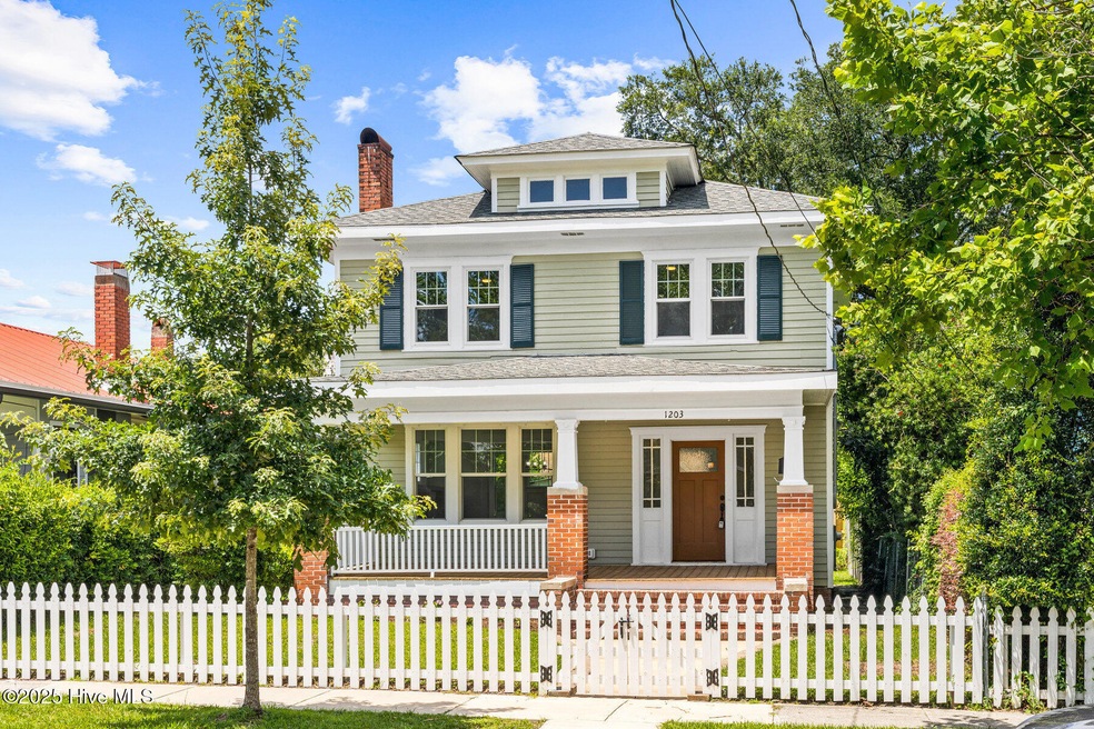 Pending $499,900 • Co-Listing Agent