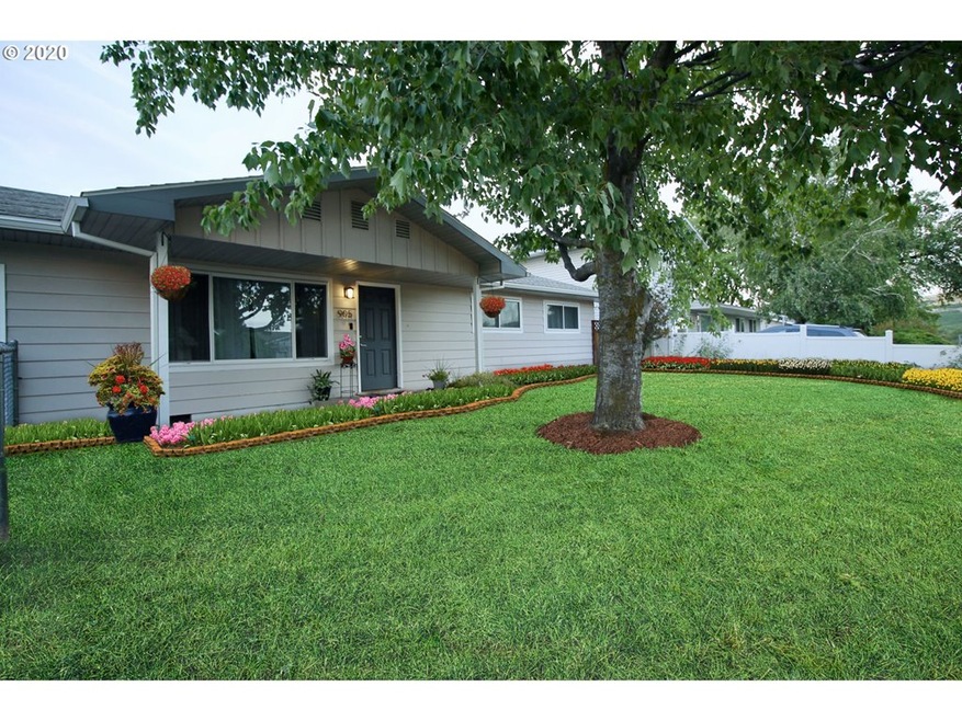 905 E 19th St, the Dalles, OR 97058 - photo 1