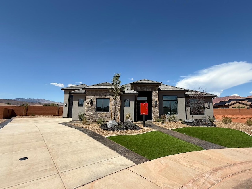 562 S Harmony Cir, Ivins, UT 84738 - photo 1