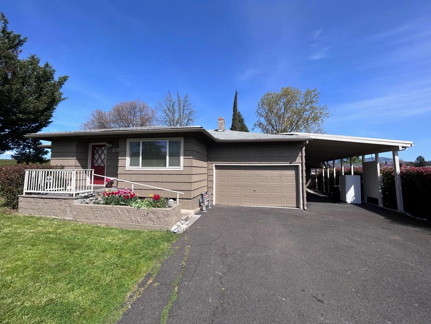 2394 Corona Ave, Medford, OR 97504 - photo 1